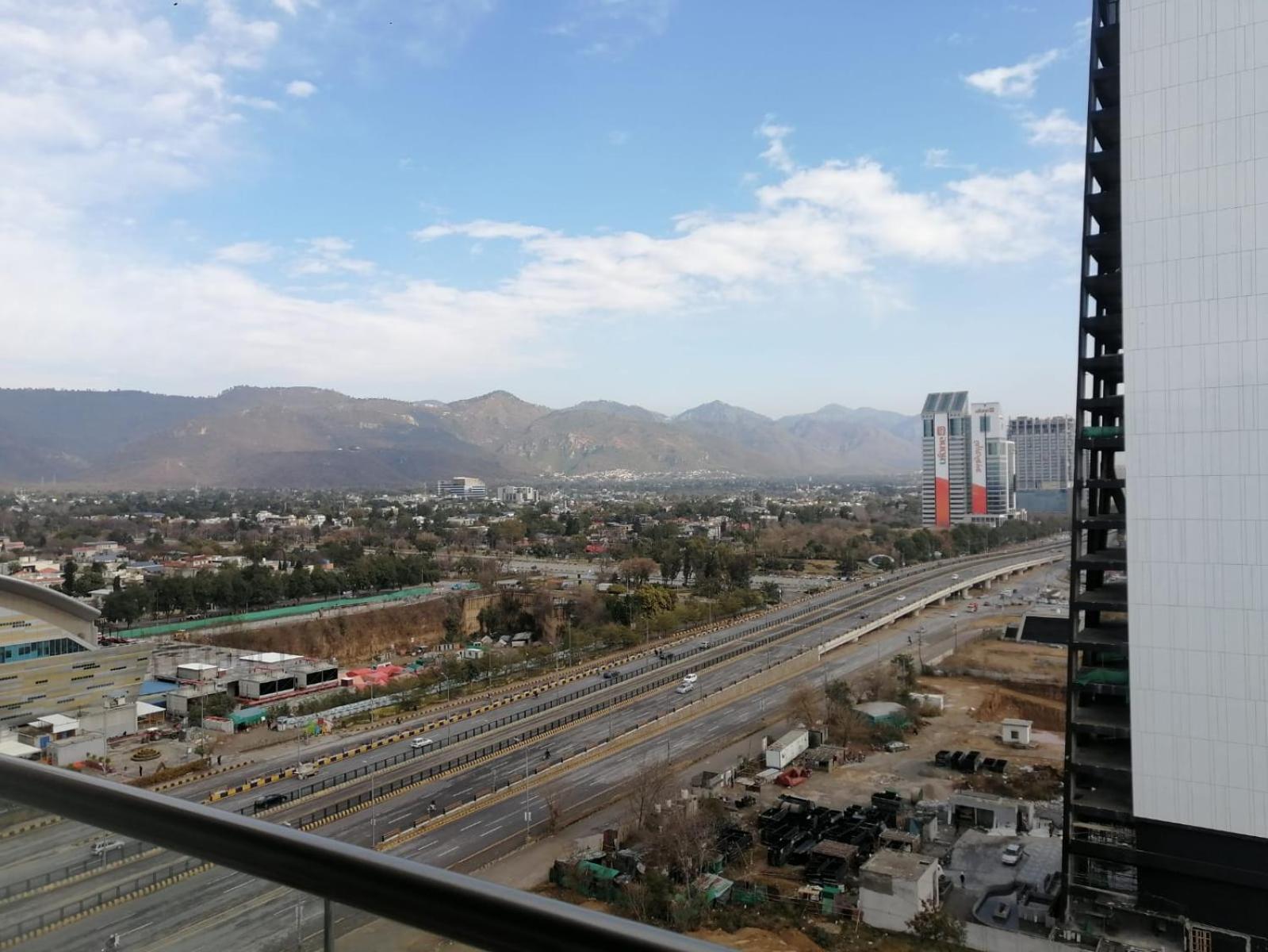 Modern 1-Bedroom On Top Floor With Scenic Views At Elysium Islamabad Exterior photo